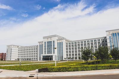 长春电子科技学院教学楼